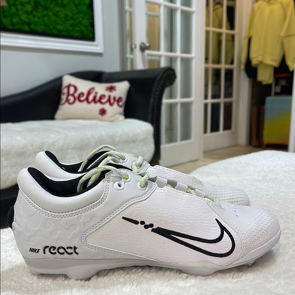 Nike Women's Hyperdiamond 4 Elite Metal Fastpitch Softball Cleats - Picture 5 of 10